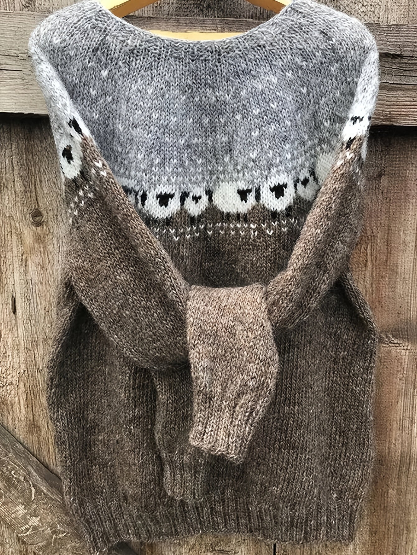 Nordic - Elegant Winter Sweater with Sheep Jacquard Pattern